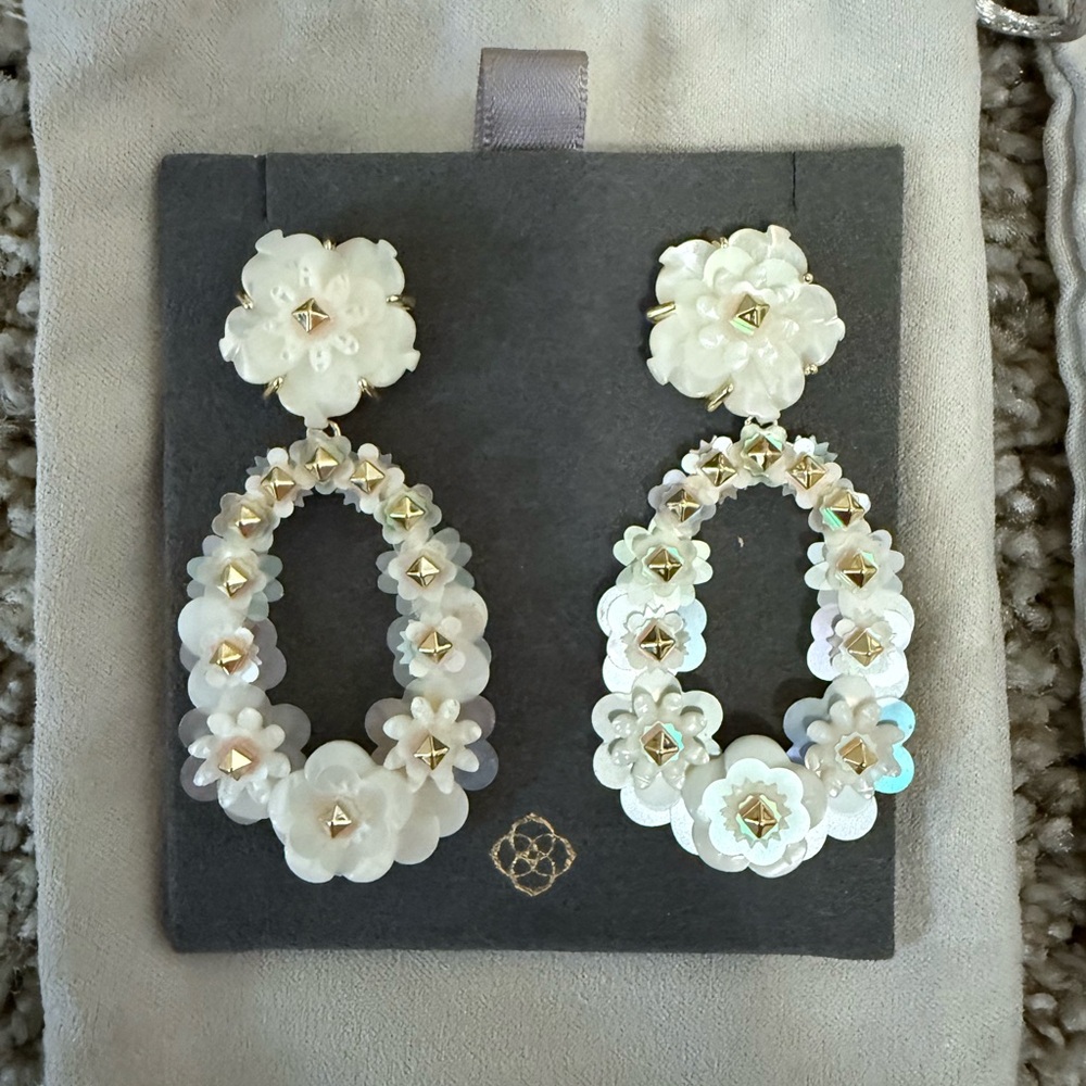 Deliah statement- white mix - gold